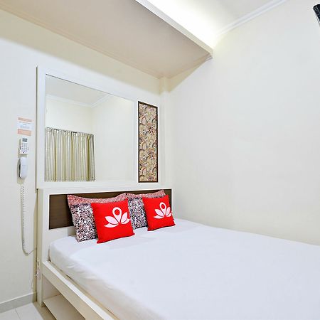 Zen Rooms Cideng Barat Giacarta Esterno foto