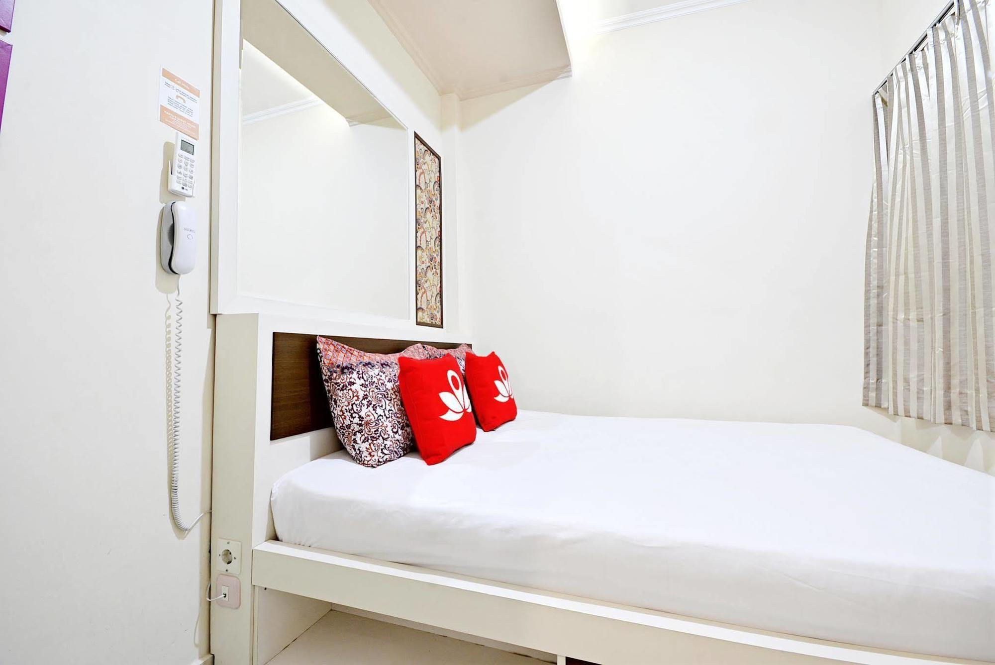 Zen Rooms Cideng Barat Giacarta Esterno foto