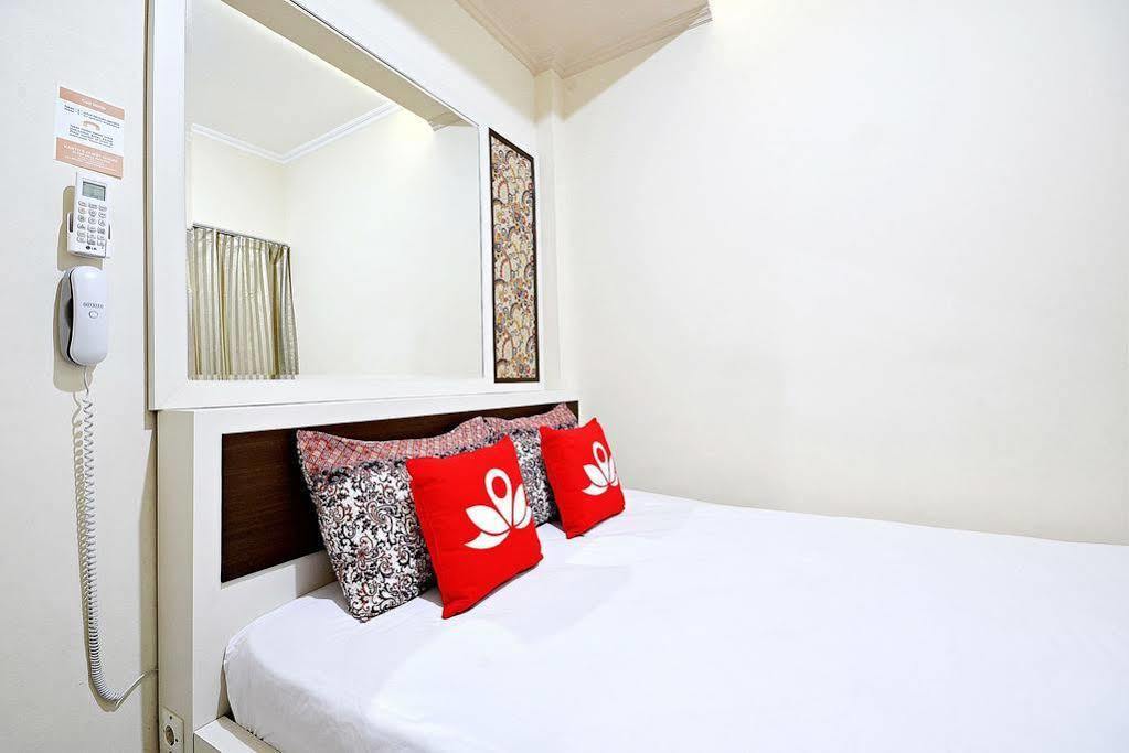 Zen Rooms Cideng Barat Giacarta Esterno foto