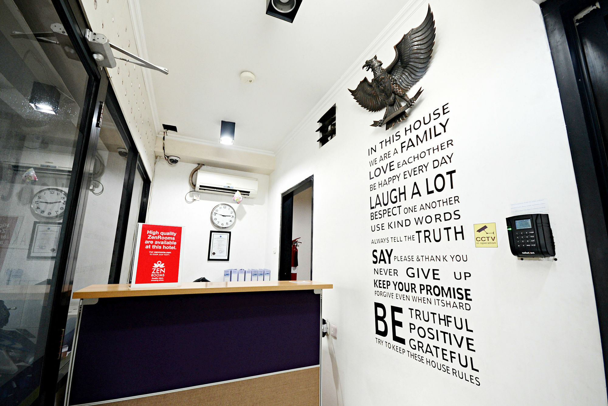 Zen Rooms Cideng Barat Giacarta Esterno foto